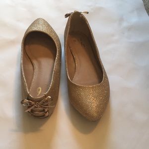 Gold sparkly dress up shoes.